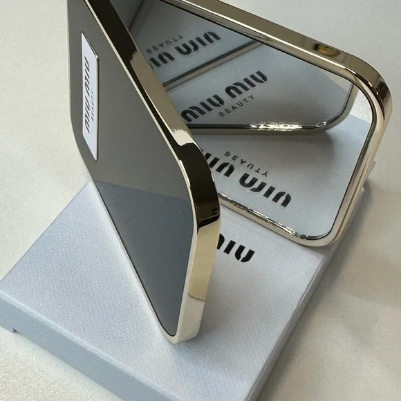 Miu Miu Black and Gold Compact Mirror BEAUTY GWP ITEM NEW IN BOX - Picture 2 of 6